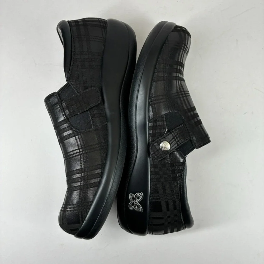 Alegria Black Plaid Slip-On Clogs size 9